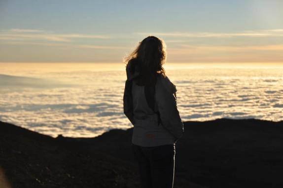 No topo do Mauna Kea, mais alto que as nuvens, na Big island, no Hawaii
